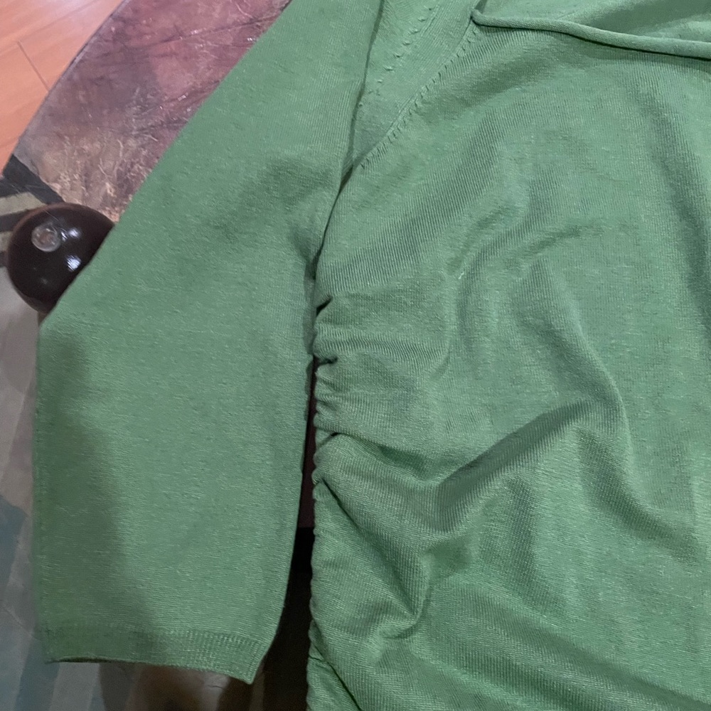 Beautiful green top brand new no tag - Picture 5 of 5